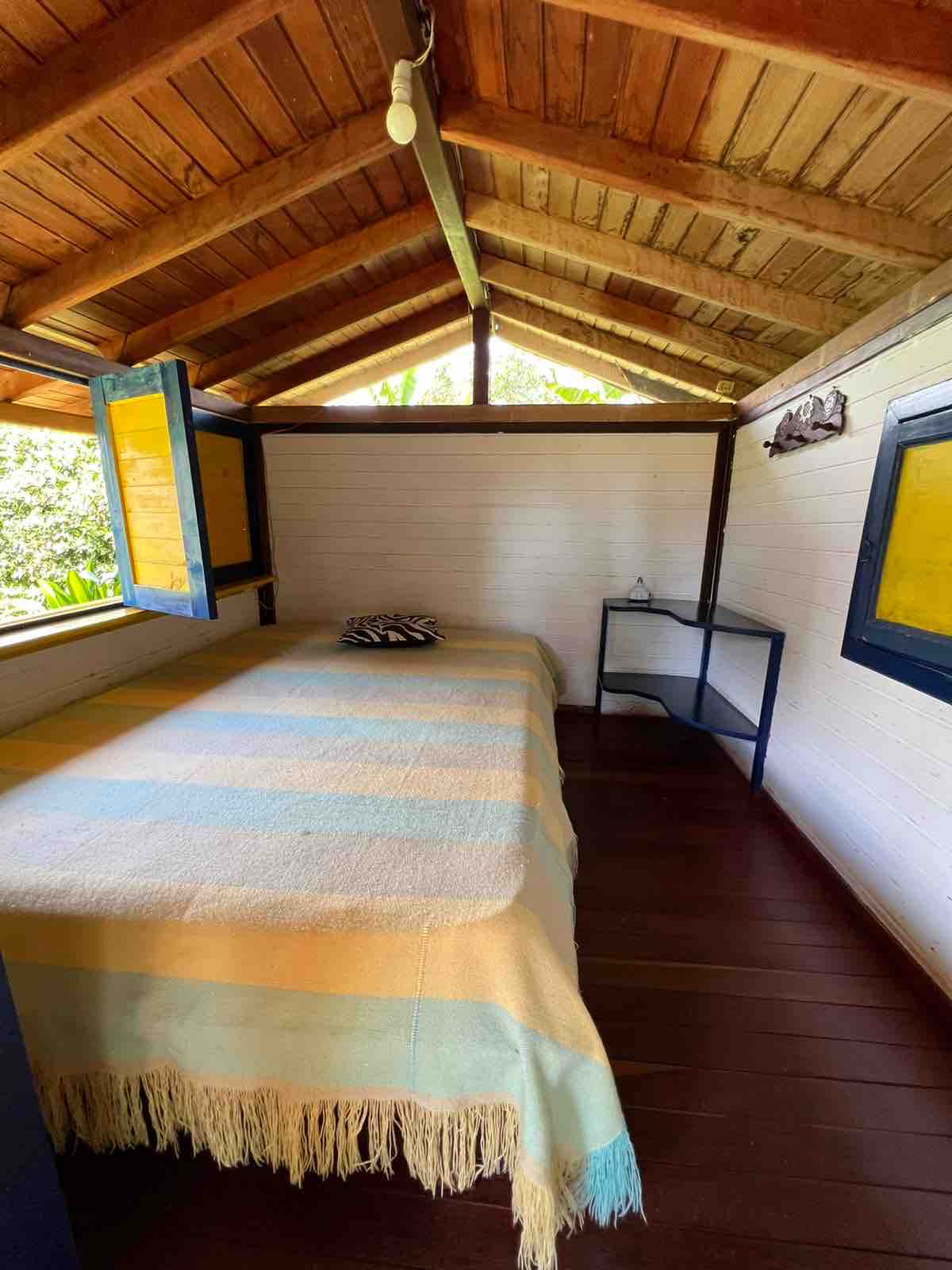 kitanda aina ya king