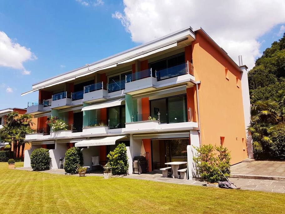 Ferienliegenschaft, Wohnung rechts Parterre und 1. Stock
