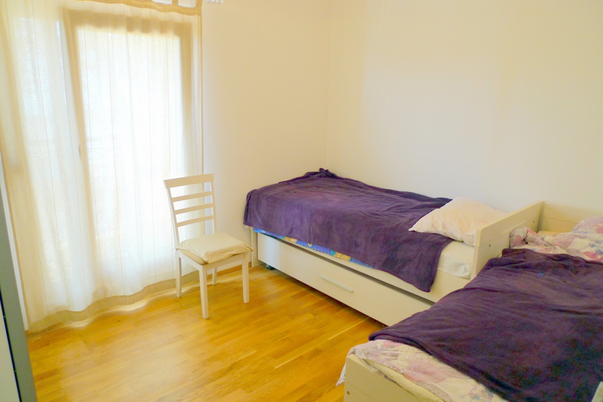 ห้องนอน 2 พร้อมเตียงแยก 2 หลัง