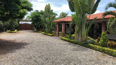 Beautiful Finca Condominio Campestre en Santa Elena
