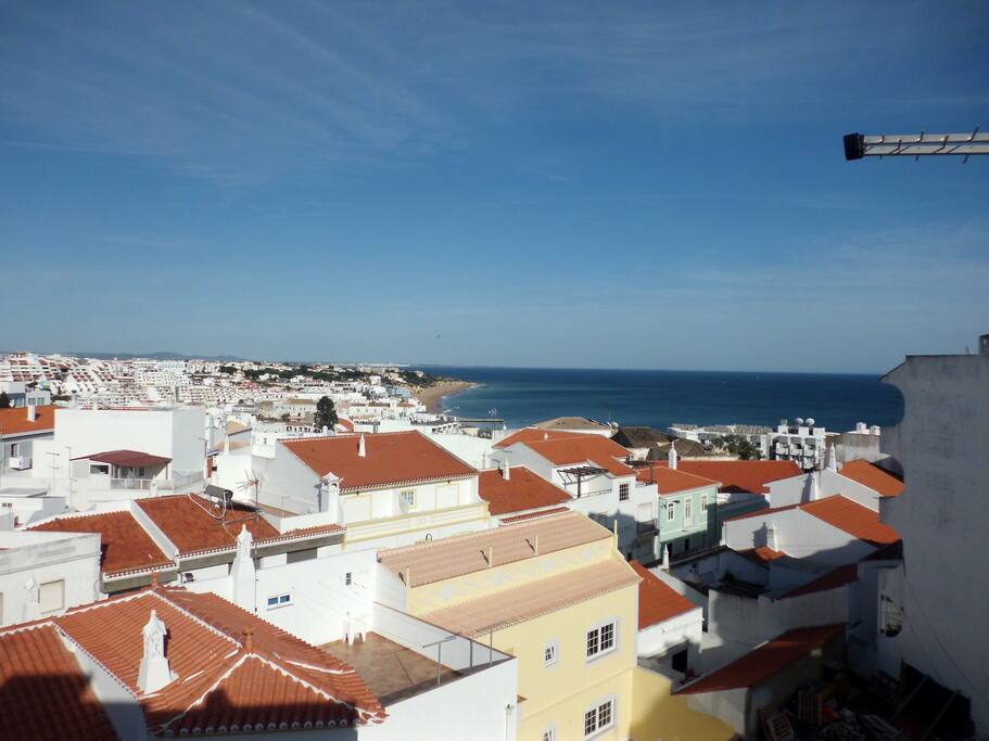 Vista da sala do apartamento.