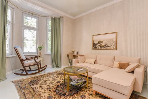 Spacious vintage 2BR, 2bath apartment