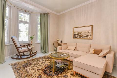 Spacious vintage 2BR, 2bath apartment