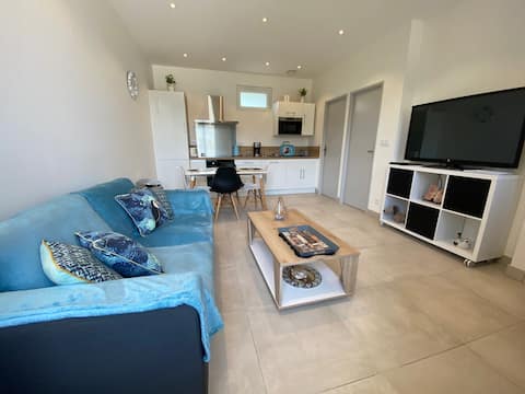 Annonce Airbnb populaire: SUPERB 2 SPACIOUS ROOMS new 3*** PRIVATE♥️ PARKING♥️ WIFI à Aix Les Bains