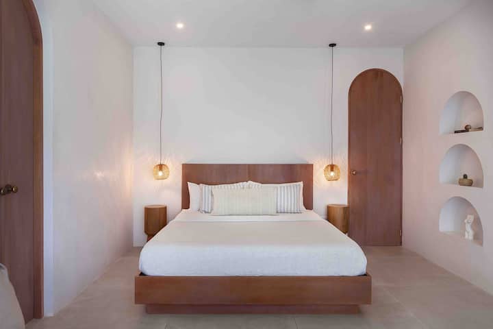 Bedroom 1 with own bathroom and the amazing bathtub underneath the moon and stars