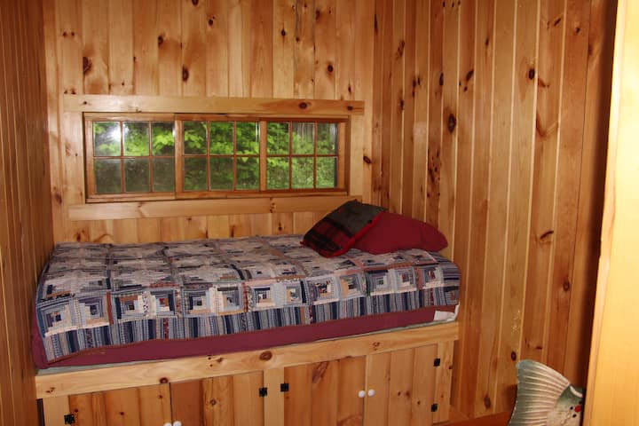 Dodatna soba s krevetom za jednu osobu, na zidnom krevetu