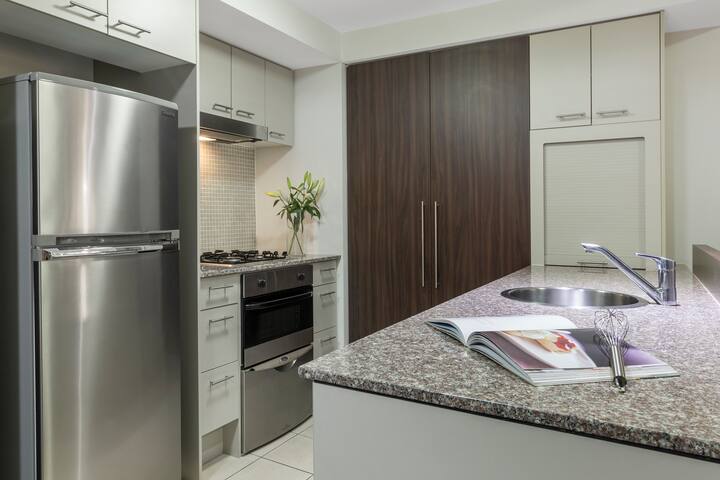 Spacious 2 Bed Apartment near Eagle St Pier gallery image 5