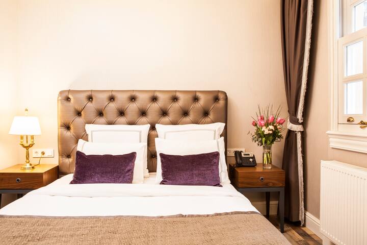 Deluxe Three Bedroom Apartment Pera Flats gallery image 4