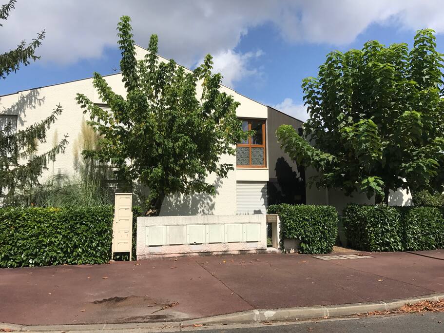 The house / La maison