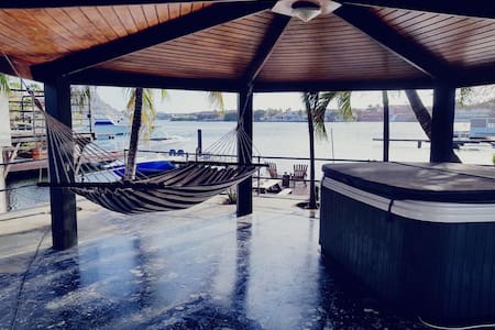 Cool private Spanish Water apartment on Jan Sofat