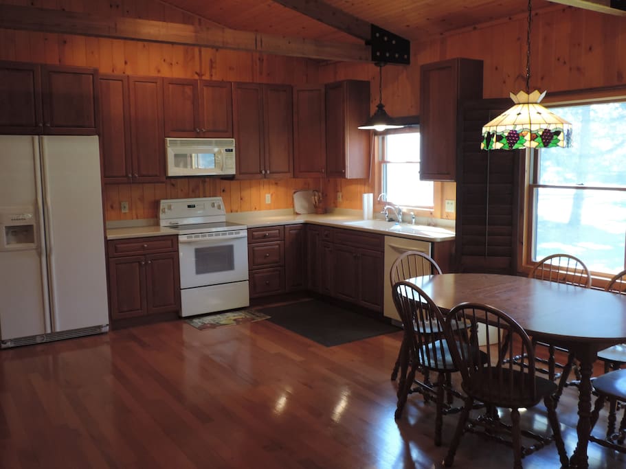 Kitchen & dining area