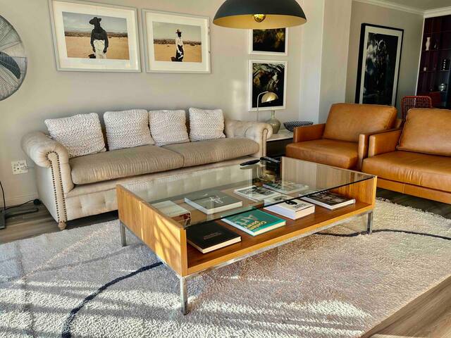 Stylish Waterfront Views ! gallery image 5