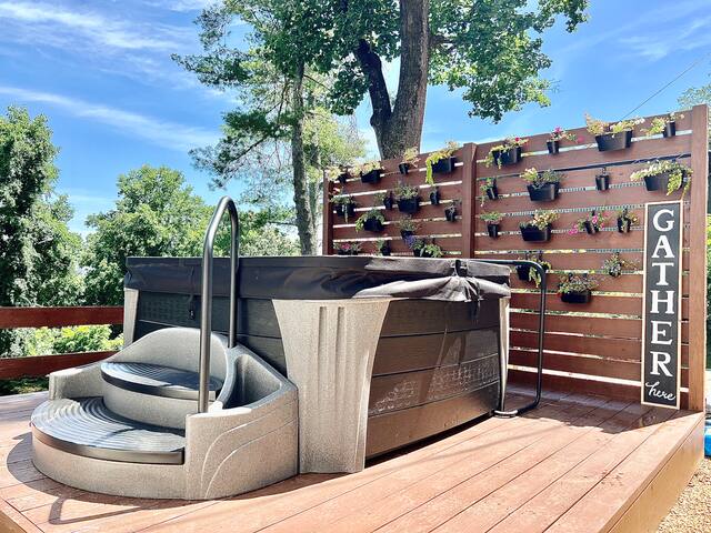 Beautifully Renovated Historic Bridle Path Inn gallery image 3