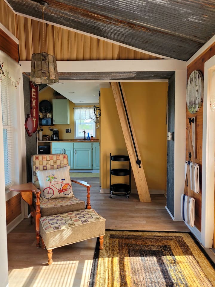 Peddle Inn - Honor, MI