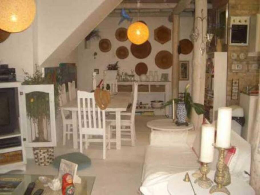 Downstairs open plan includes TV/dining/lounge, area, with roll out
sofa to sleep additional person.
Shower and toilet nearby