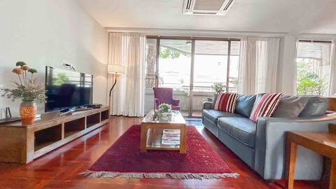 Lovely 2 Bedrooms Apartment in Bangkok CBD