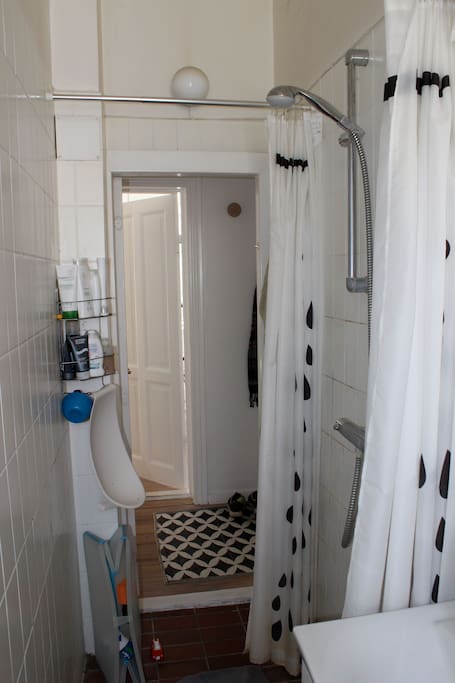 Shower/bathroom