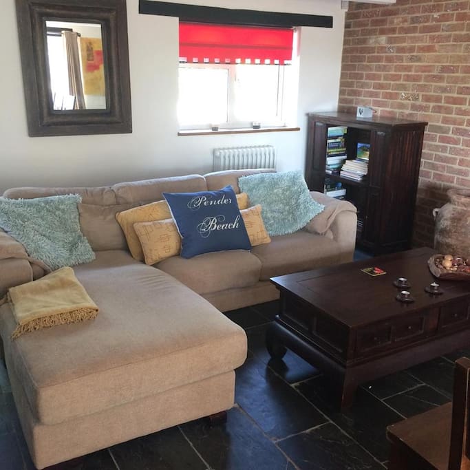 Living area with sofa & TV
(Sky TV & Netflix available).