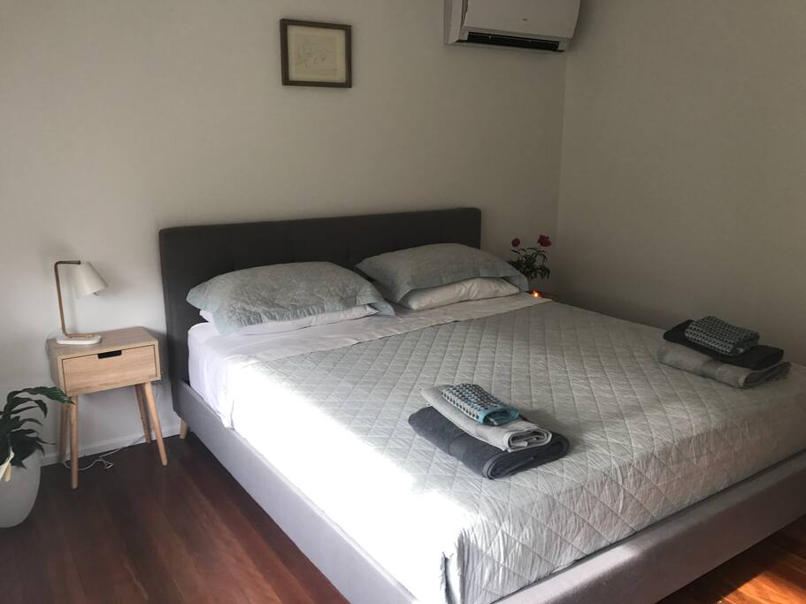 Lush bed with 100%cotton sheets 500TC