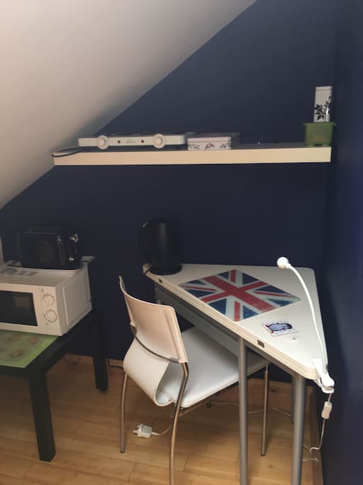 Small kitchen area to make breakfast or a quick snack