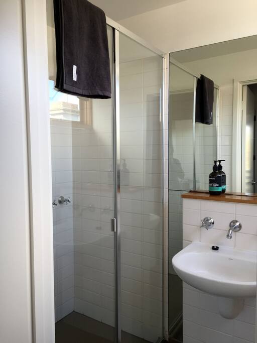 Ensuite to master bedroom