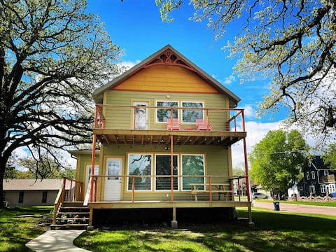 5-Star! Lake & Park Views, Family friendly