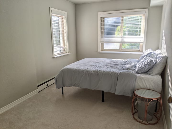 Dormitorio con colchón de espuma viscoelástica tamaño queen