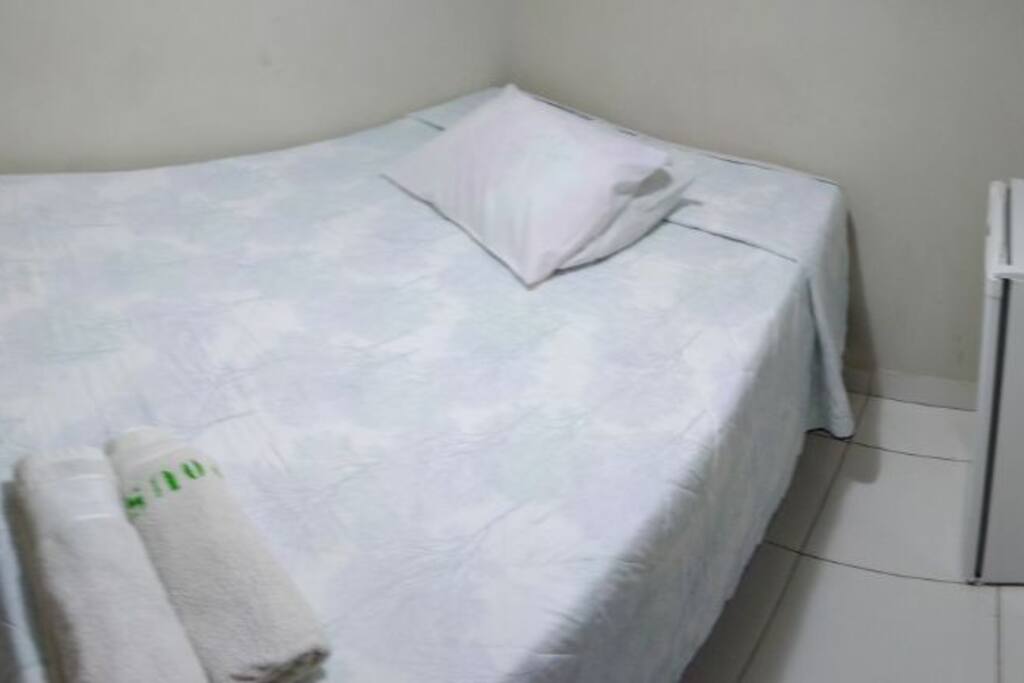 QUARTO CASAL OU SOLTEIRO.
01 CAMA DE CASAL OU 2 DE SOLTEIRO