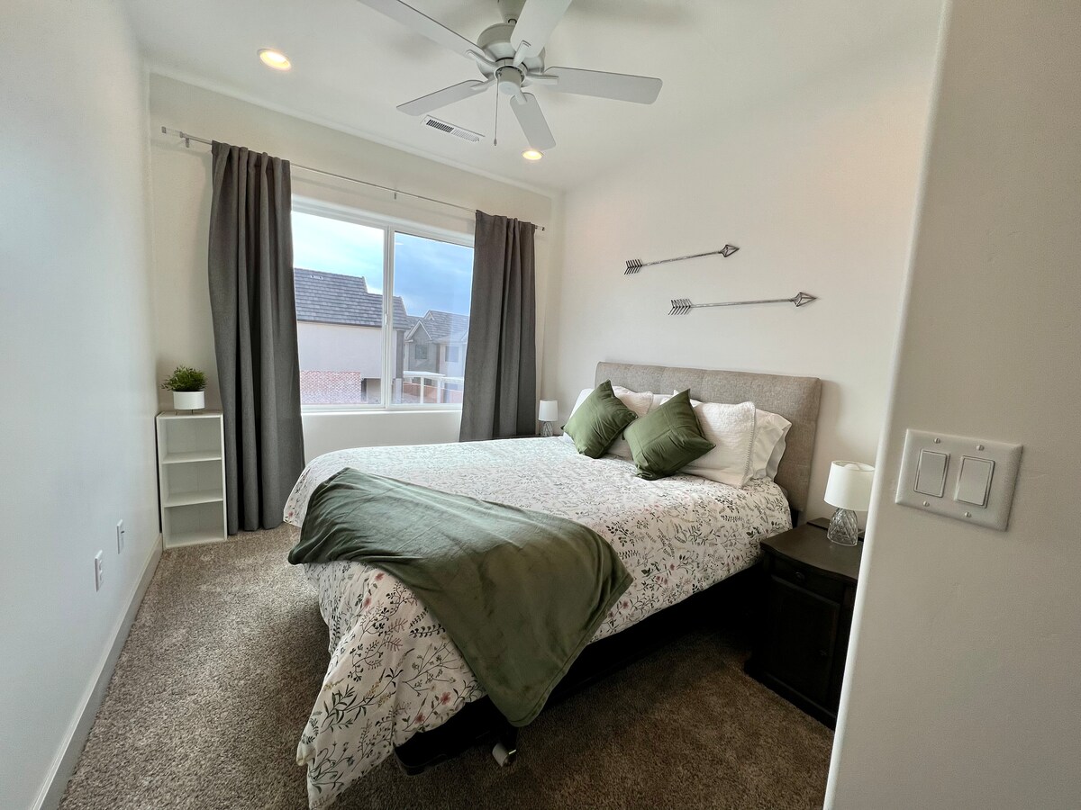 Საძინებელი ნომერი 2 დიდი საწოლით 