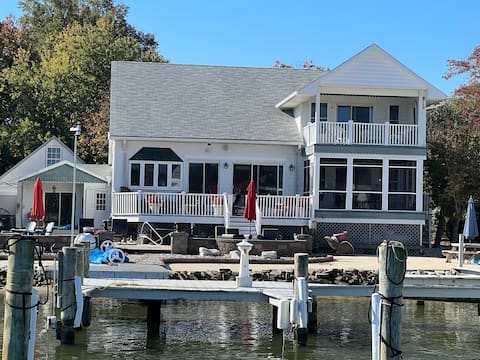 Waterfront Oasis with Private Pool, Hot Tub, Piers