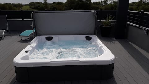 Popular Airbnb listing: House with a hot tub and sea view in Plougasnou