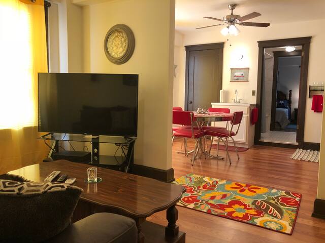 The Texas Hollywood Suite