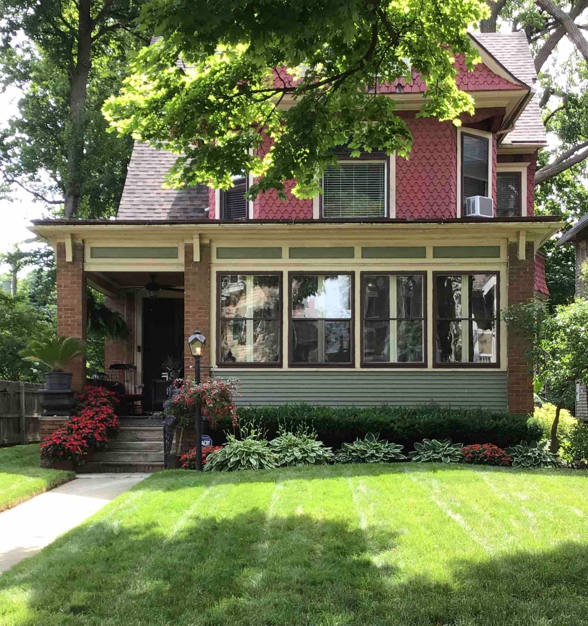Charming 2 bed unit in the Historic Old West End.