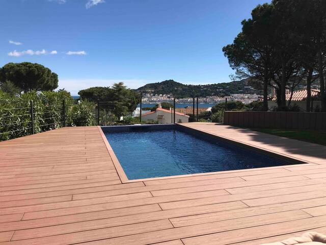 Ideal House for Families, views to sea and pool gallery image 4