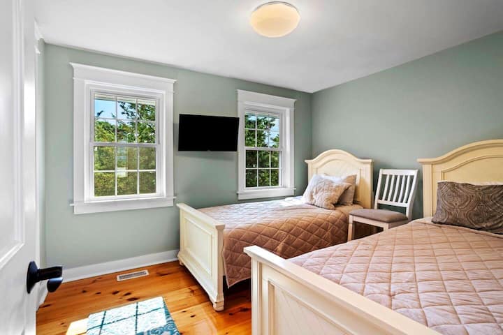 2 - ра спалня, 2 единични легла, смарт телевизор, климатик