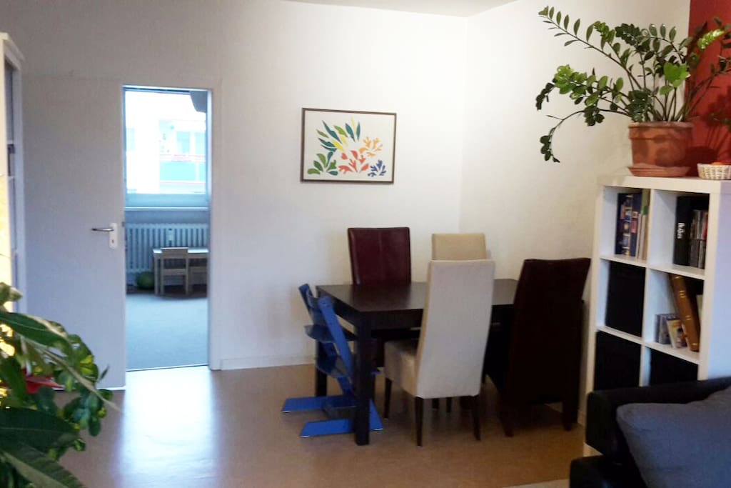 Esstisch im Wohnzimmer
