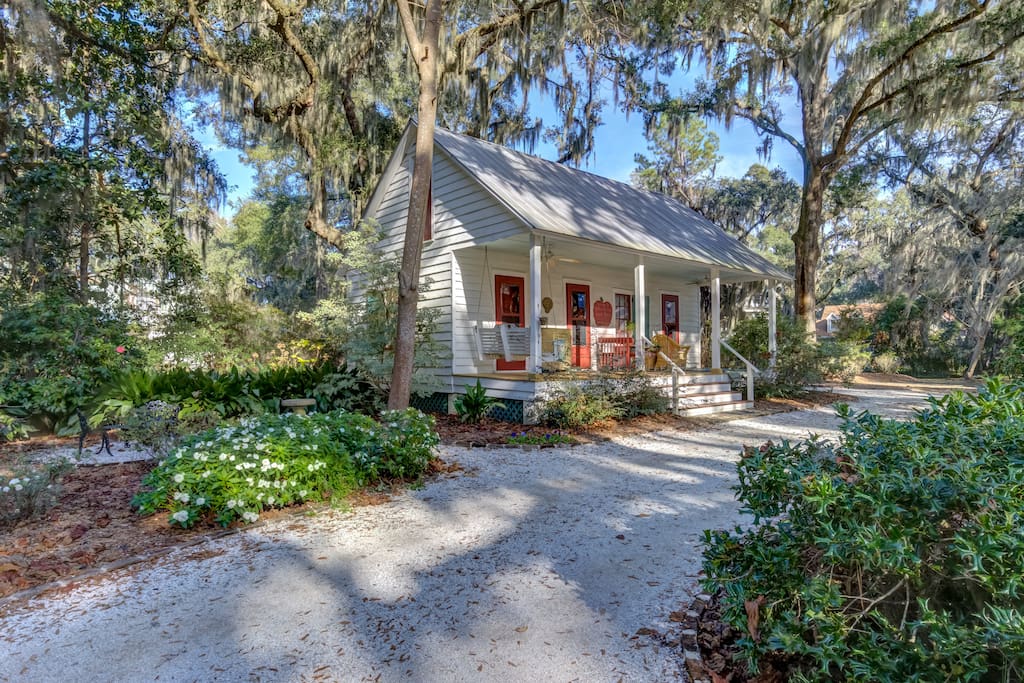Bluffton's Historic Guest House Bungalows for Rent in Bluffton, South