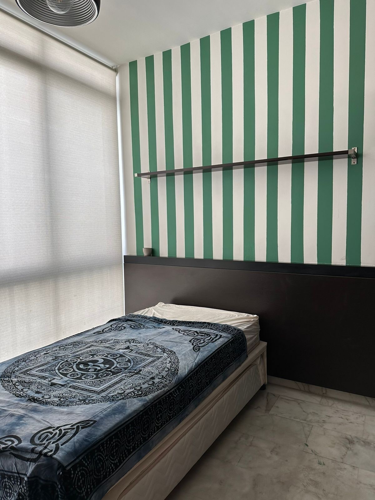 Საწოლს შეუძლია დახარჯოს ორადგილიანი ან ორი ცალკეული საწოლი .