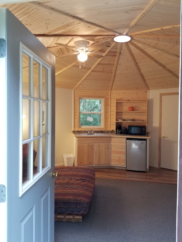 Little Round Cabin on the Pine 2 The "Pine Cone" Tiny houses for