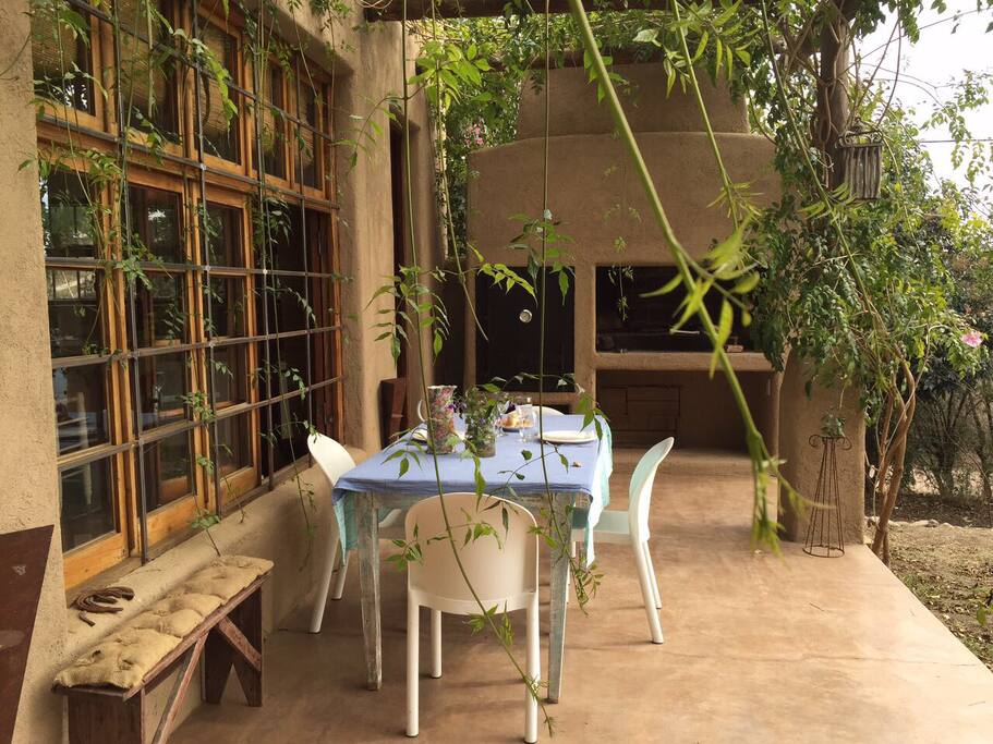 Galería con parrilla