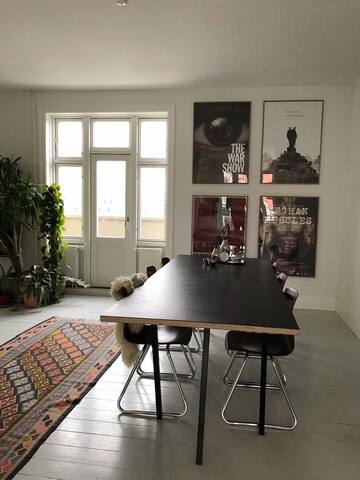 Charming and spacious penthouse gallery image 2