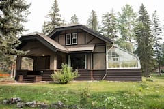 Banff+House+Rental+by+the+Bow+river+-+Abegweit