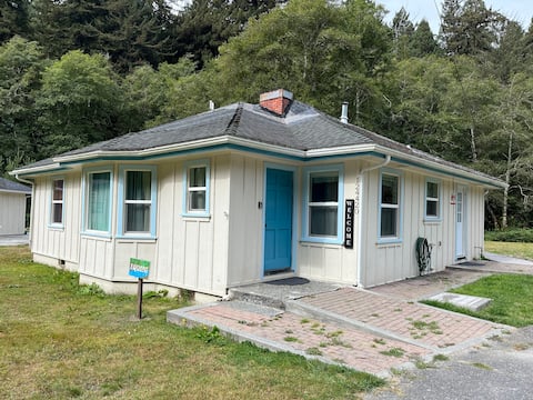 Heart of the Redwoods EQUONI Cottage w/ Sauna