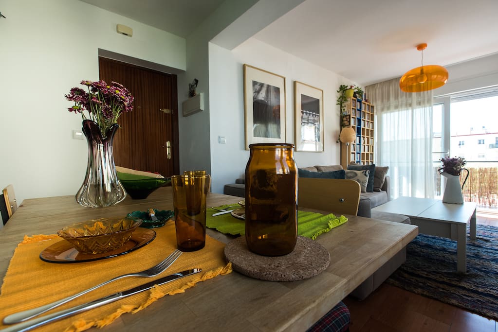 Peaceful dinning table - Sosegado espacio para comer