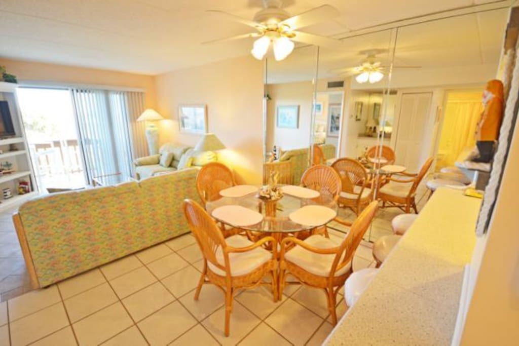 Diningroom/Livingroom area
