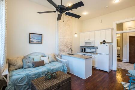 Serene Getaway in Historic Mid-City Home