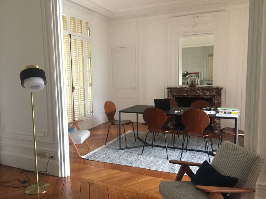 ...Prendre un repas léger, ou travailler si besoin !