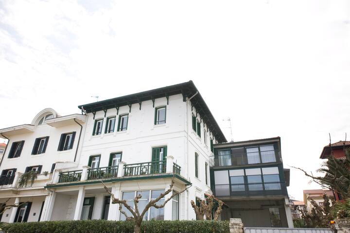 Seaside Villa (first floor apartment & parking) gallery image 2