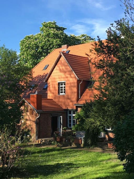 Hausansicht vom Garten