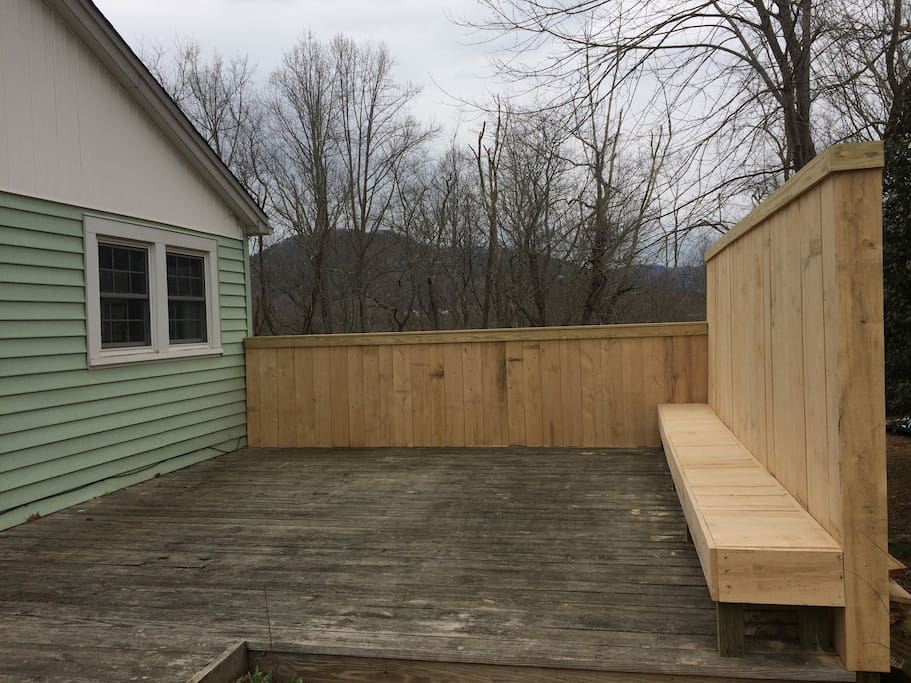 side deck with privacy fence